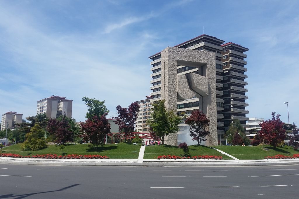 Plaza América rotonda peatonal