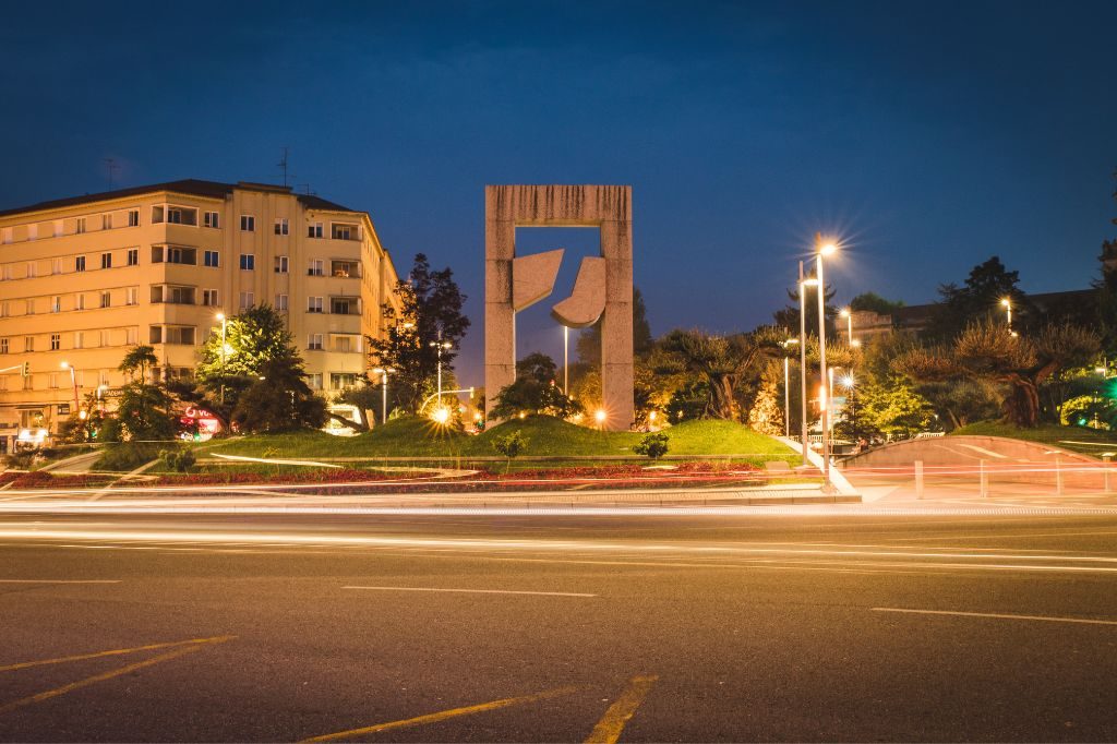 Plaza América de noche