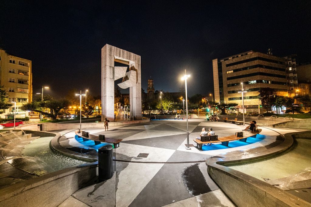 Iluminación rotonda Plaza América